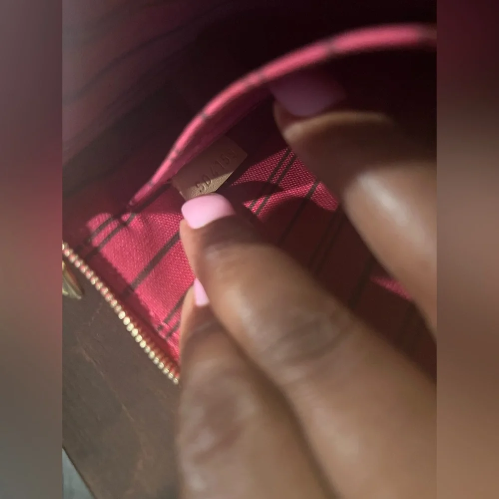 ⭐️ Authentic Louis Vuitton Neverfull MM Pouch ⭐️ - Picture 7 of 7